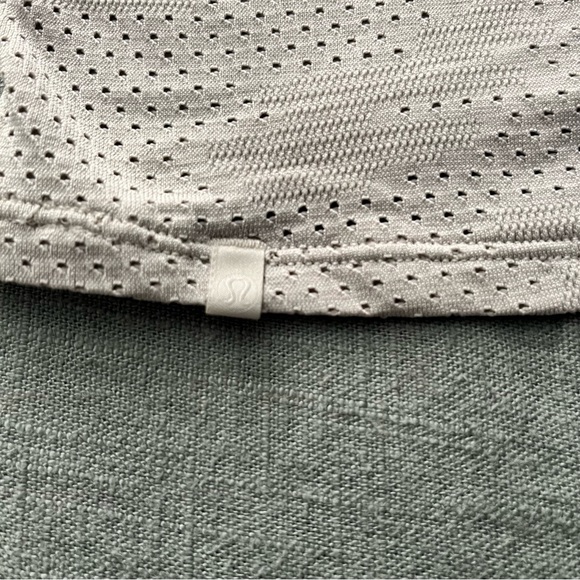Lululemon Train To Be Short Sleeve Size 6 - Picture 4 of 6